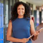 Juliette Martin enseignante avec des douleurs a l'estomac