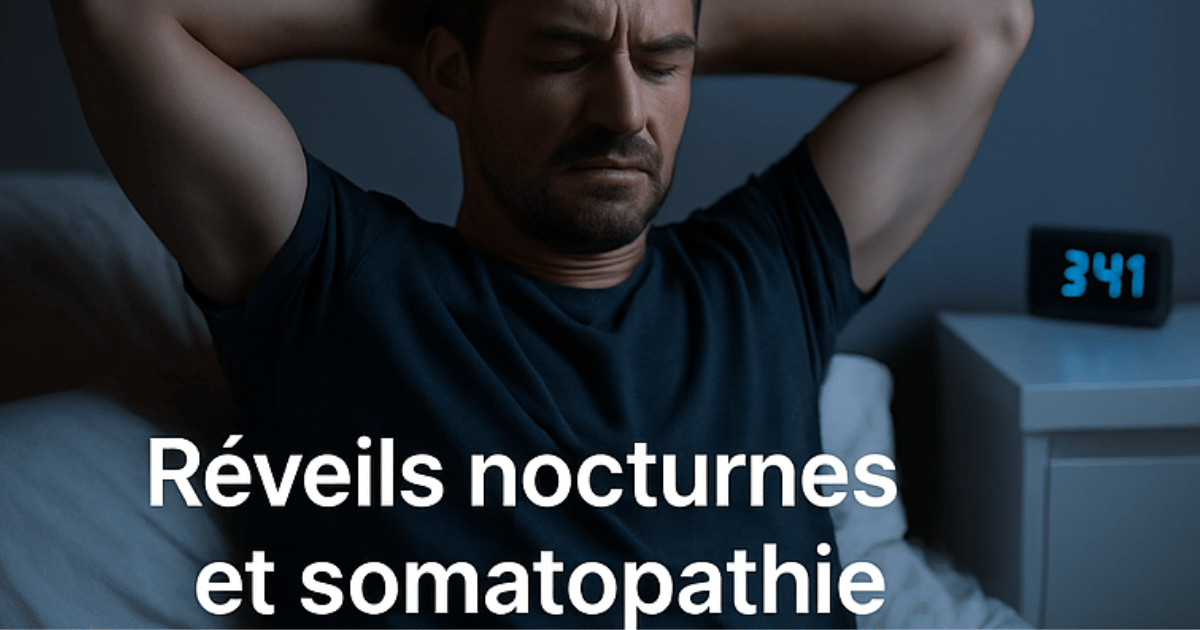 Homme réveillé à 3h du matin, évoquant les réveils nocturnes apaisés par la somatopathie